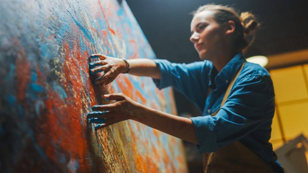 Talented Innovative Female Artist Draws With Her Hands On The La
